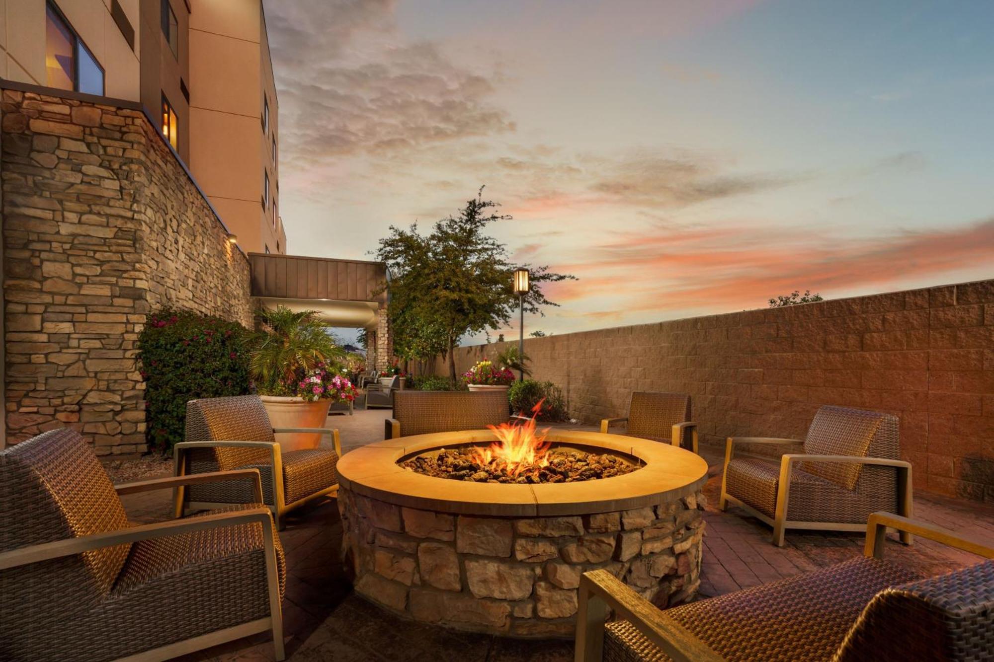 Courtyard By Marriott Phoenix Mesa Gateway Airport Kültér fotó